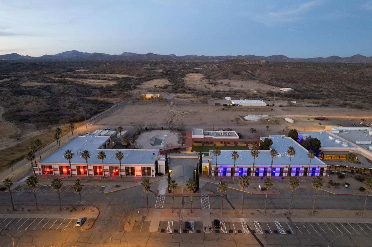 Apache Gold Resort Hotel & Casino Globe Exterior photo